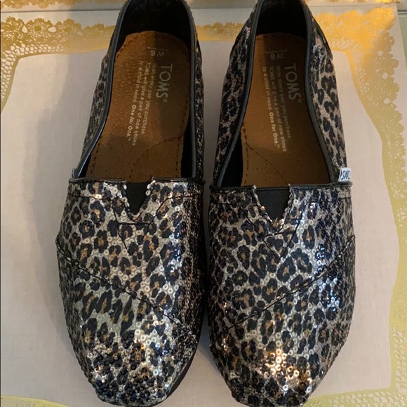 Toms Shoes - Toms women’s sequins animal print size 6 W